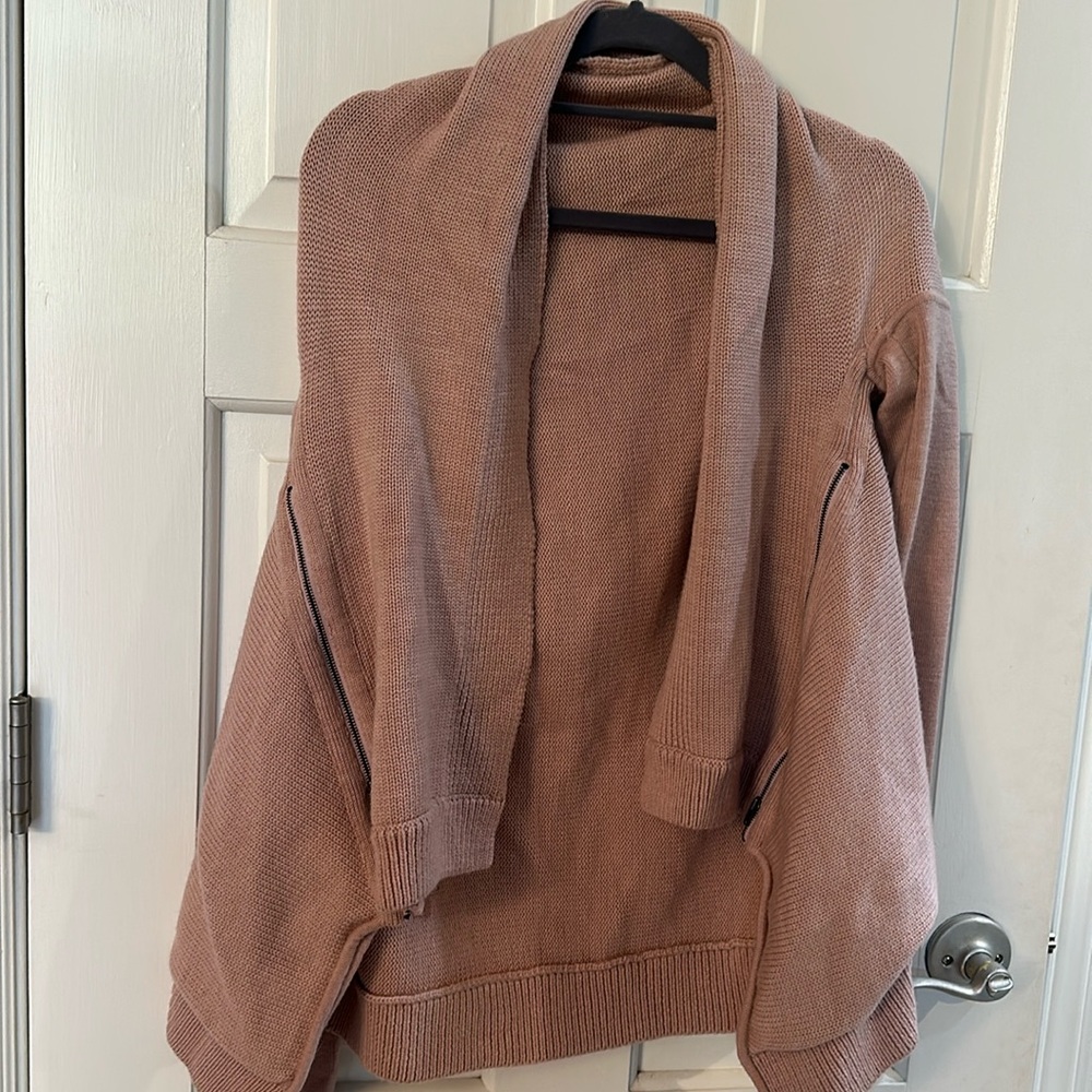 Lululemon pale pink Sweater